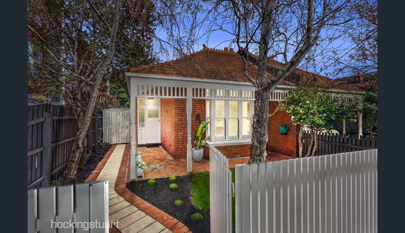 15 Harpurty Avenue, Elwood